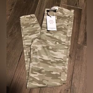 NWT!  Skinnygirl Olive Beige Camo Skinny Jeans